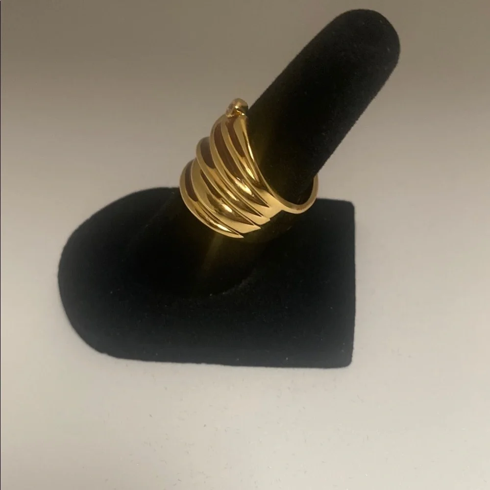 Elegant Gold-Tone Ring with Crystal Accent